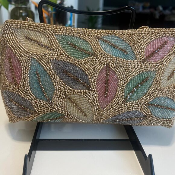 Beaded Leaf Pattern Clutch Bag | Vintage-Inspired Evening Purse - Picture 1 of 2
